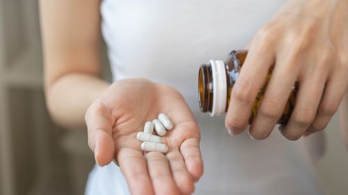 Tu cum iei pastilele? Studiul Spring Farma arata cele mai frecvente greseli. La ce trebuie sa fim atenti