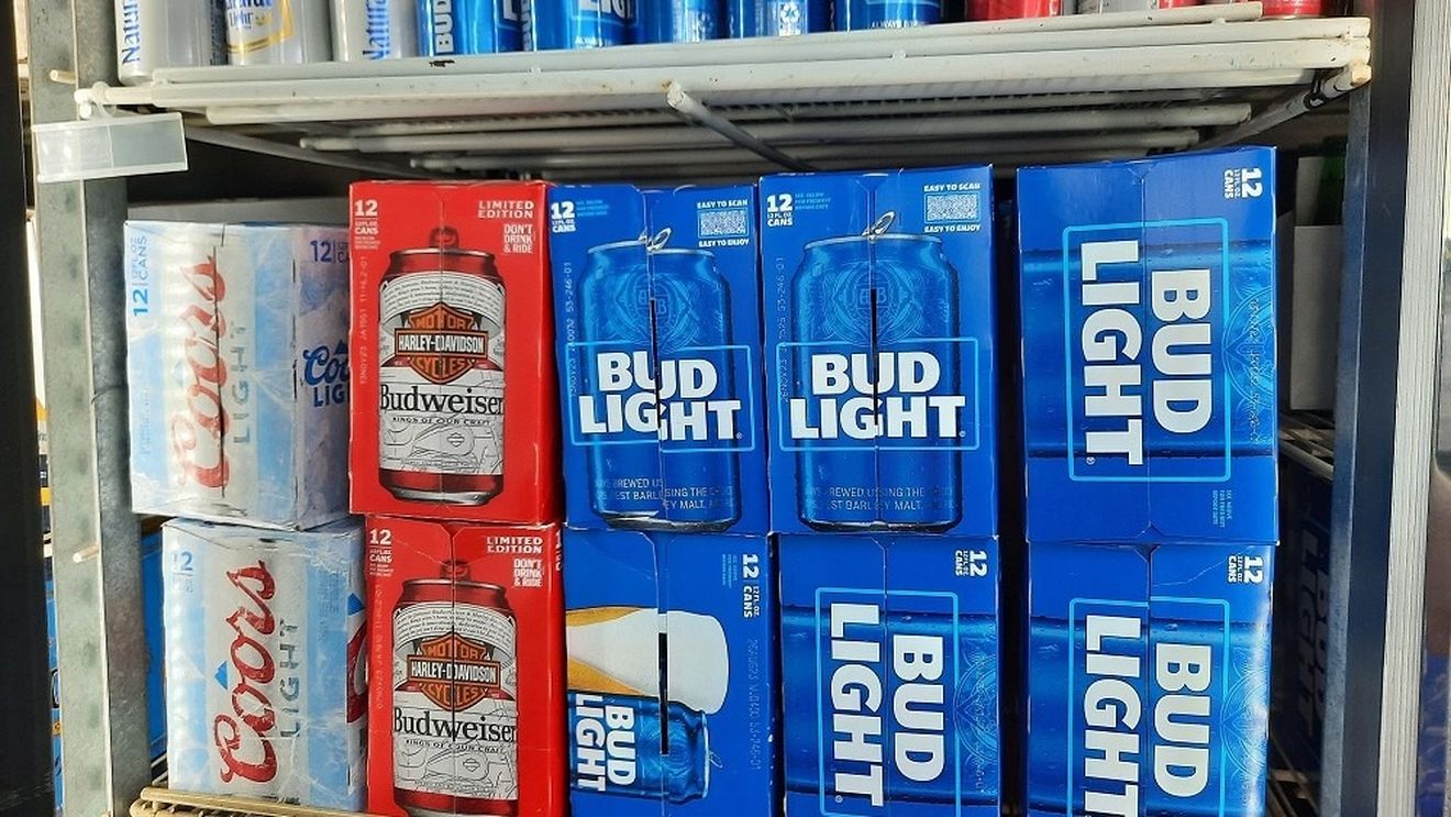 Cazurile Target și Bud Light: Mari companii americane aruncate în focul războaielor culturale din SUA