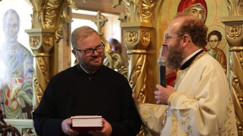 Radu Preda, fostul director al ICCMMER,  suspendat de episcop din funcția de paroh al unei parohii din Munchen și somat să se mute din casa parohială pe motiv că dezbină credincioșii și că postează pe Facebook. Preda: un abuz