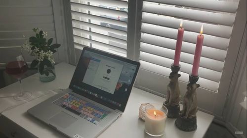 Serviciu de dating pentru profesori, lansat în Marea Britanie în plină pandemie / Experiența unor utilizatori: Prima întâlnire online, următoarele – plimbări cu distanțare, ca pe vremuri