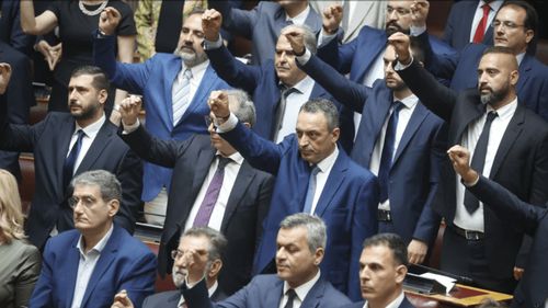 Unsprezece deputați de extrema-dreaptă din Grecia acuzați de fraudă electorală. Partidul Spartanii este acuzat de a fi un vehicul politic pentru neo-nazistul încarcerat Ilias Kasidiaris