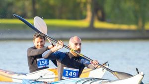 Singura competiție de caiac din București, dedicată amatorilor, se desfășoară sâmbătă pe lacul Titan / Vor fi curse de viteză, tehnică și forță, iar unele probe sunt dedicate copiilor