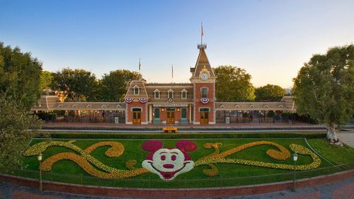 Parcul de distracţii Disneyland devine primul mare centru pentru vaccinarea anti-COVID-19 în comitatul Orange, California