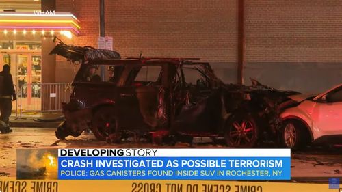 VIDEO Autoritățile din New York investighează un posibil act terorist, după accidentul mortal de Revelion/ Suspectul ar fi lăsat un bilet de adio și un jurnal în hotel/ Două mașini încărcate cu canistre de gaz s-au ciocnit și au intrat în mulțime