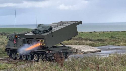 Un transport de tancuri britanice M20 MLRS a ajuns în Ucraina, anunță ministrul Apărării: Mai multe „cadouri” vor sosi în curând