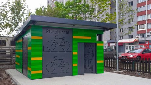 VIDEO Au fost amplasate primele parcări închise pentru biciclete, în Brașov / 60 de lei pe an sau 5 lei pe lună, pentru un loc