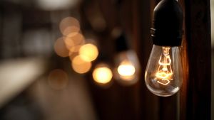 România livrează Ucrainei curent electric, în urma avariilor din sistemul energetic naţional provocate de bombardamentele ruse