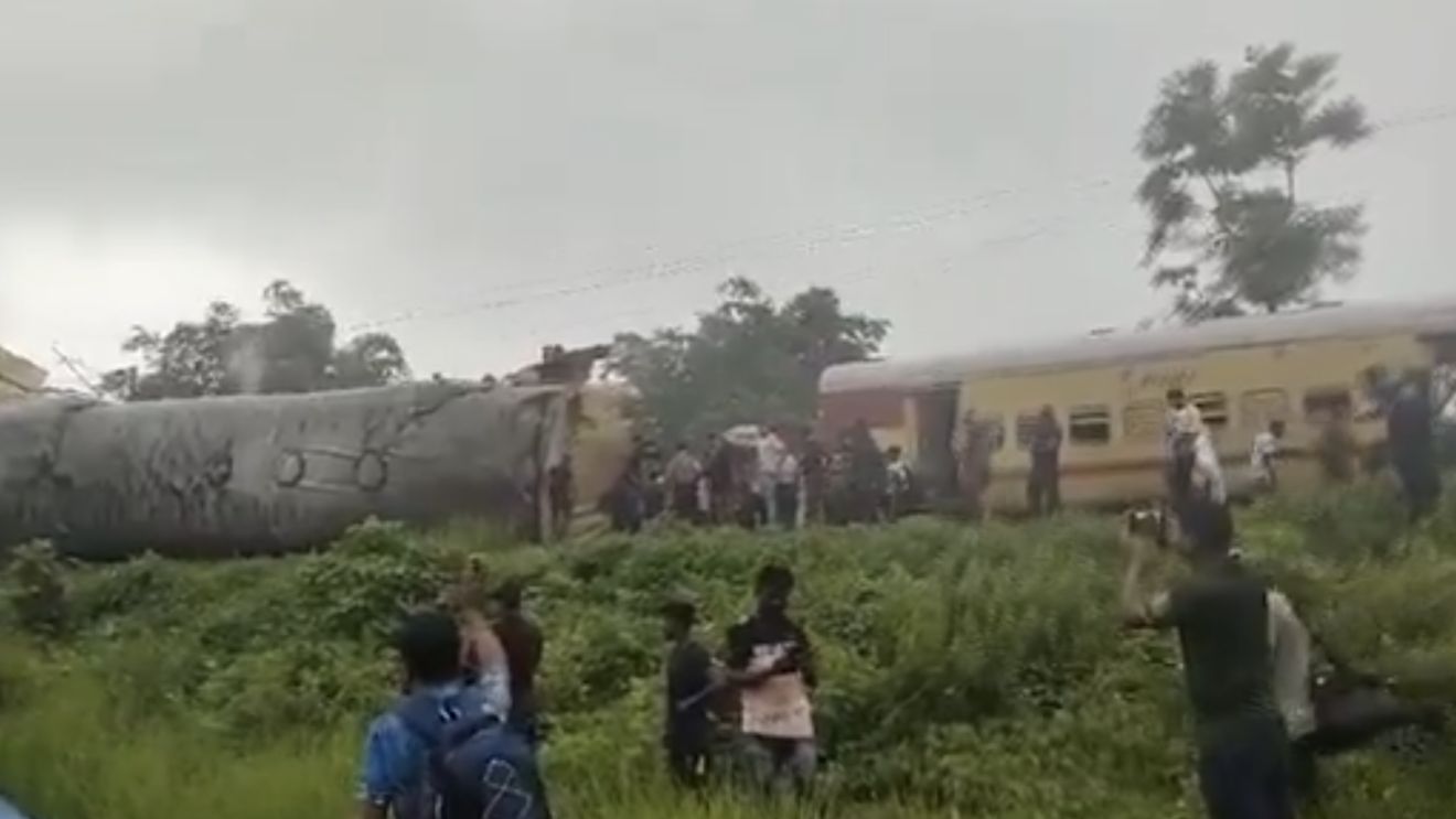 India: coliziune între un tren de pasageri și un convoi de marfă, cel puțin cinci morți