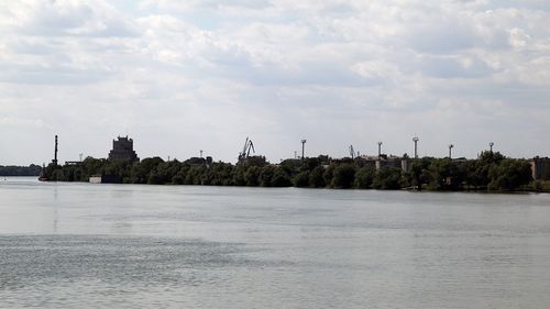 O ambarcațiune a IPJ Tulcea s-a lovit de mal în Delta Dunării: Un polițist a murit și alți trei sunt răniți