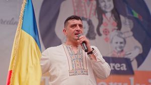 Alexandru Muraru (PNL), critici dure după ce ambasadorul Israelului s-a întâlnit cu George Simion: Gestul ambasadorului Azar creează un prejudiciu imens democrației și vieții publice românești pentru că legitimează o formațiune extremistă, xenofobă, antisemită, de factură legionară, neofascistă 
