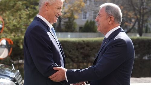 Miniștrii Apărării din Israel și Turcia, de acord cu dezghețarea relațiilor bilaterale