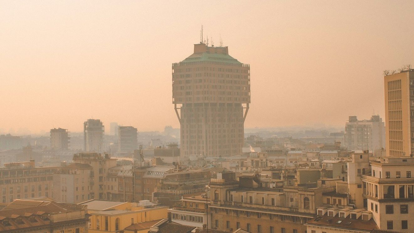 Italia este afectată de smog şi de secetă / Circulația celor mai poluante mașini, interzisă în Milano și alte opt orașe