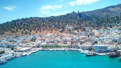 Grecia: Amendă de 20.000 de euro pentru localurile care nu difuzează muzică grecească/ Proiectul ministerului Culturii, primit cu indignare de hotelieri și ridiculizat pe internet