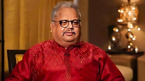 Miliardarul Rakesh Jhunjhunwala, supranumit 'Warren Buffet al Indiei', a murit la vârsta de 62 de ani / De profesie contabil, a început să tranzacţioneze acţiuni în timpul liceului / Avea o avere netă de șase miliarde de dolari