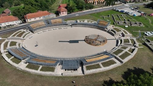 FOTO Amfiteatrul roman de la Ulpia Traiana Sarmizegetusa a fost redeschis publicului printr-un proiect european de referință