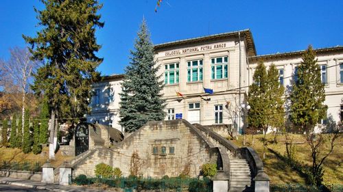 Directorii liceului Petru Rareș din Piatra Neamț, cercetați disciplinar pentru organizarea dezbaterilor Model United Nations fără aprobarea Inspectoratului școlar, unde o elevă a murit / Șefa ISJ Neamț: Cel târziu la sfârșitul săptămânii viitoare trebuie să avem un rezultat