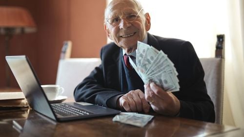 Studiu: Ce trăsături faciale determină dacă arătăm bogați sau săraci