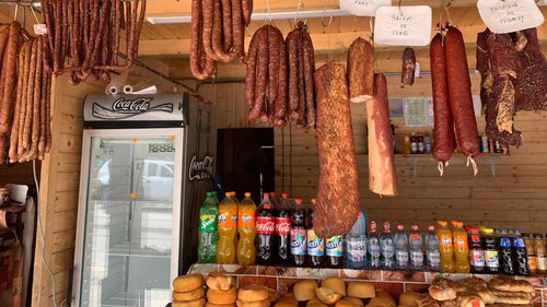 Protecția Consumatorului, control pe Transfăgărășan: jumătate de tonă de produse alimentare retrase de la vânzare, cântare neomologate, probleme la cazare