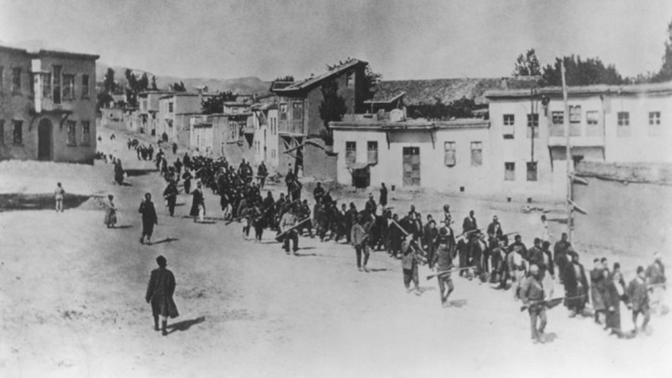 Genocidul armean - campanie de deportare și ucidere în masă a supușilor armeni din Imperiul Otoman, desfășurată de guvernul Tinerilor Turci în timpul Primului Război Mondial (1914-18)