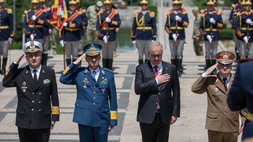 Ministrul Apărării, Vasile Dîncu, aşteptat la ”Ora Guvernului”, în Camera Deputaţilor, la solicitarea USR, în urma declaraţiilor privind Ucraina / USR: ”Îl aşteptăm pe domnul Dîncu să explice în Parlament de ce îmbrăţişează tot mai des retorica Kremlinului”