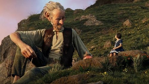 Marele Uriaș Prietenos, răzbunat. Comisarul de la Protecția Consumatorului Iași care a amendat cartea a fost condamnat că lua mită de la mici comercianți pantofi pentru soție, cremă de ghete, o curea, lăzi de banane sau pepeni