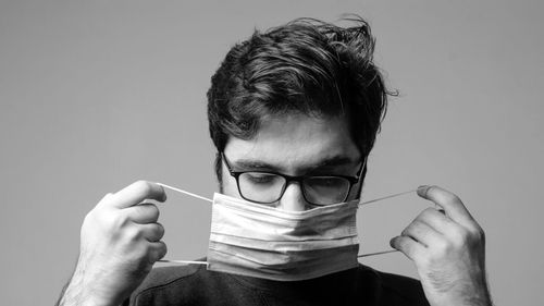 STUDIU: Pandemia COVID s-ar putea să fi accelerat îmbătrânirea creierului tuturor / Fenomenul a fost mai pronunțat la persoanele în vârstă, la bărbați și la persoanele din medii defavorizate, cum ar fi cele cu un nivel scăzut de educație”