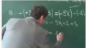 Premierul kosovar greșește o problemă de matematică la inaugurarea unei şcoli, dar este aplaudat inclusiv de ministrul Educației / Și-a cerut scuze după reacțiile internauților pe rețelele de socializare