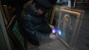 Memorialul Ipoteşti: Expertul care a certificat tablourile atribuite în mod nereal unor pictori renumiţi este angajatul nostru. A acţionat în nume propriu