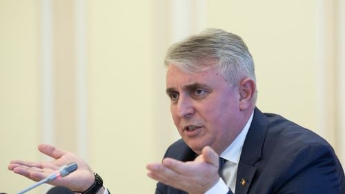 Ministrul de Interne, despre scandalul făcut de AUR în fața Parlamentului: ”Când vii cu muniție și gândul de a ataca demnitari sau orice cetățeni protestul este violent și trebuie sancționat pe măsură”