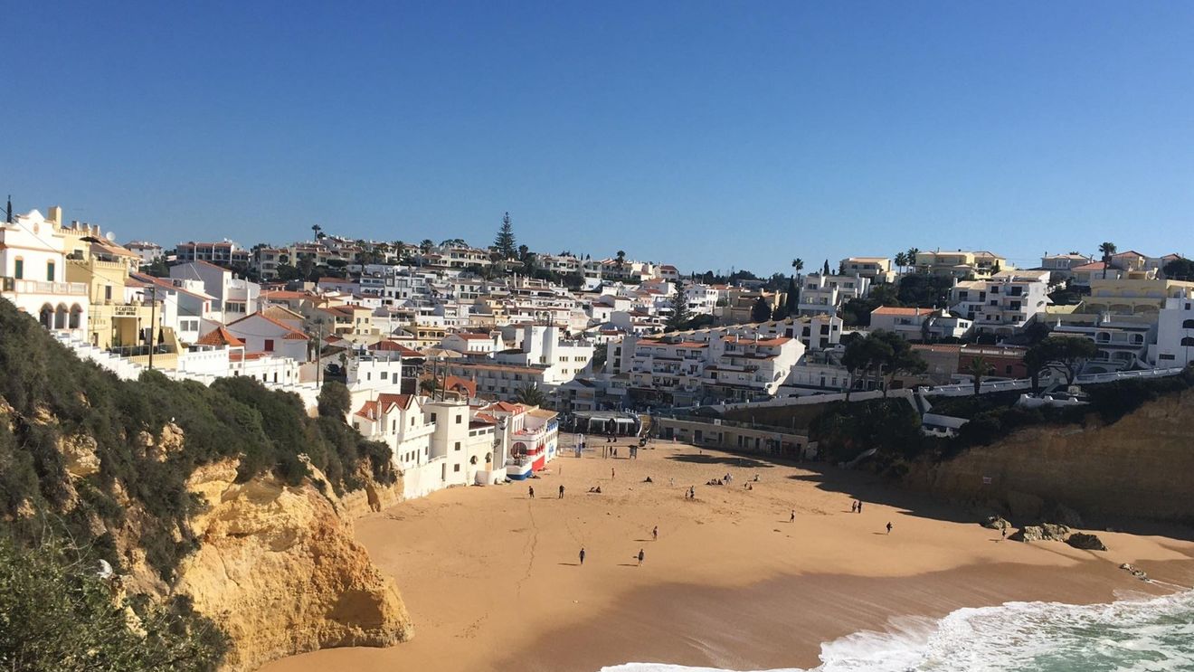 Portugalia va primi turiști din Marea Britanie începând cu 17 mai, odată cu relaxarea regulilor de călătorie. Venirea lor poate reporni economia portugheză