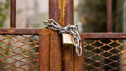 ANALIZĂ An dificil pentru business în România: Ce companii au decis să pună lacătul afacerii locale în 2023