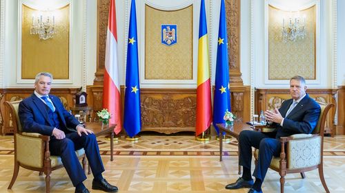 VIDEO Cancelarul austriac Karl Nehammer, primit la Cotroceni de președintele Iohannis: „Am convenit să continuăm procesul de aderare deplină a României la Schengen până când vom atinge acest obiectiv final”