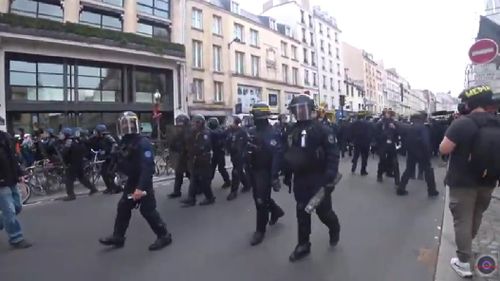 Mai multe demonstraţii au loc sâmbătă la Paris şi alte oraşe franceze, împotriva extremei drepte