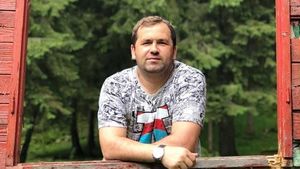 Suspectul de pornografie infantilă din Câmpulung ar fi șantajat inclusiv minore și paciente de la psihiatrie / Judecătorii Tribunalului Brăila l-au plasat în arest la domiciliu