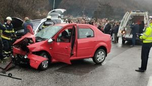Robert Cazanciuc (PSD): Tragediile la care românii asistă ar trebui să ne facă mai responsabili măcar pe noi, parlamentarii. La Camera Deputaților este legea care crește de 10 ori perioada în care șoferii care ucid pe șosele nu pot redobândi permisul
