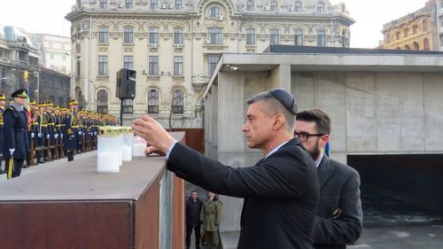 Ambasadorul David Saranga, după ce AUR a spus că Holocaustul este o ”temă minoră”: Condamn vehement afirmațiile jignitoare/ Se încadrează în definiția negării Holocaustului
