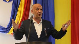Fostul deputat sucevean Ştefan Alexandru Băişanu, membru PPU, a fost reținut de polițiști, într-un dosar în care este acuzat de șantaj