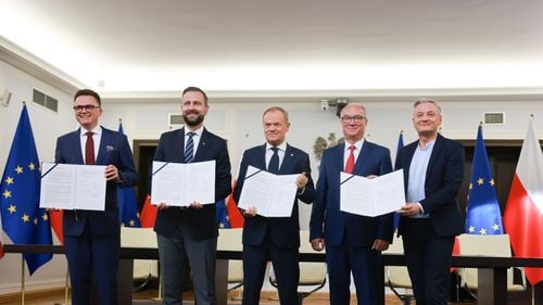 Opoziția poloneză semnează un acord de coaliție și se declară "pregătită" să guverneze