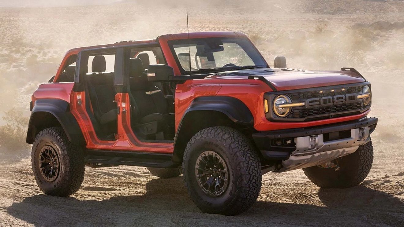 Ford a lansat Bronco Raptor, mașina cu care vrea să concureze Jeep Wrangler Rubicon