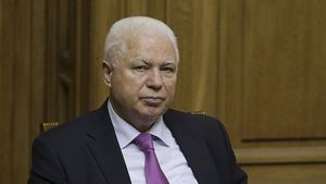 Președintele CCR, Valer Dorneanu, a fost sesizat că mandatul judecătorului Petre Lăzăroiu a expirat pe 15 iulie, după intrarea în vigoare a modificărilor la legea de funcționare a Curții Constituționale
