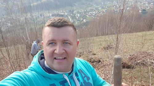 Vaslui: Primar cercetat pentru instigare publică după ce a postat un mesaj în care afirmă că politicienii care vor decide vaccinarea obligatorie vor fi aşteptaţi „cu furcile, coasele şi securile”