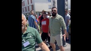 VIDEO Cum se manifestează simpatizanții AUR din diaspora / Reprezentant USR: Am fost lovit, scuipat, înjurat