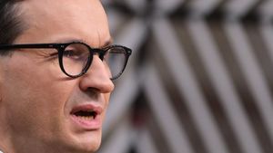 Premierul Poloniei îi transmite lui Zelenski "să nu-i mai insulte niciodată pe polonezi", în timp ce președintele Duda încearcă să dezamorseze situația