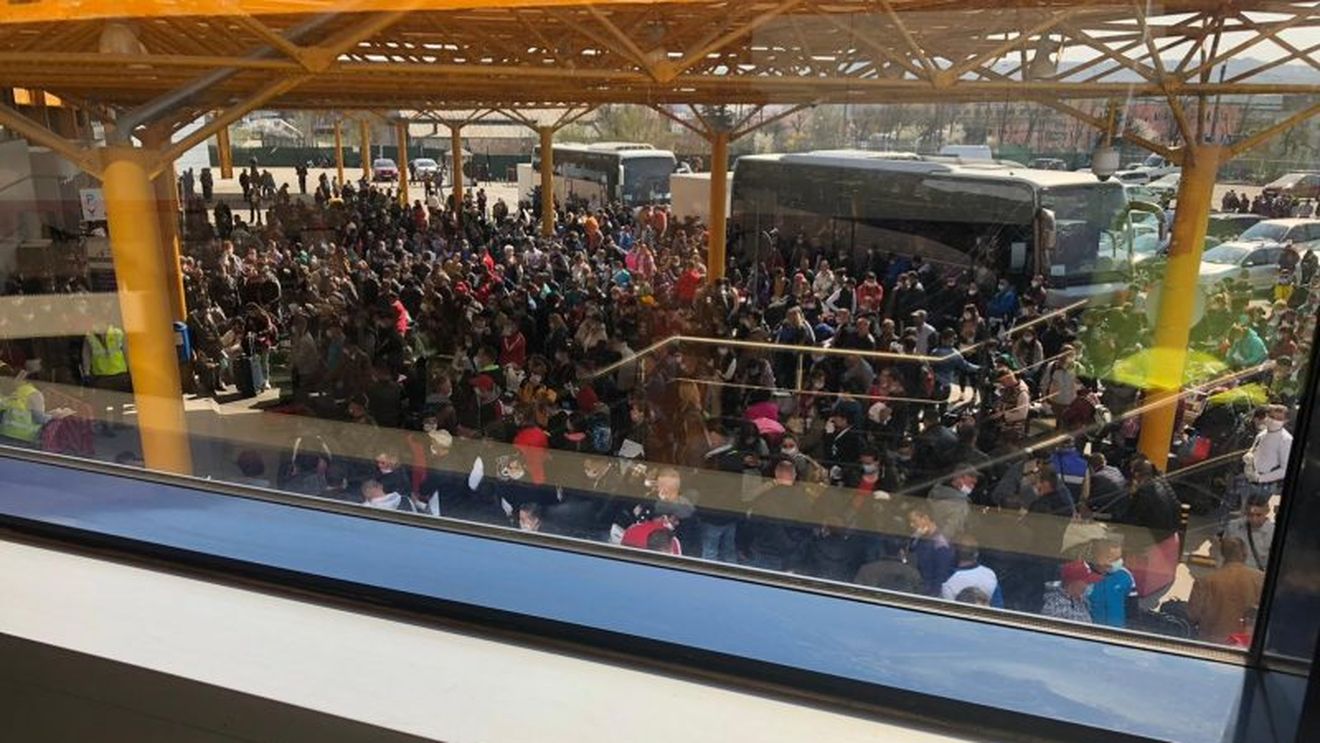 Anchetă penală deschisă după imaginile cu îmbulzeala de la aeroportul din Cluj
