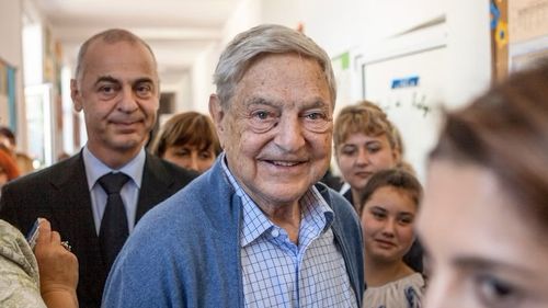 Soros vizat de teorii ale conspirației antisemite și de ură pe fondul inculpării lui Trump