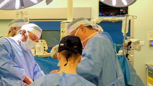 Pacientă cu cancer peritoneal salvată de medicii de la MedLife Sibiu printr-o metodă revoluționară de tratament – citoreducția tumorală și HIPEC.  “Până de curând un astfel de caz era văzut inoperabil”