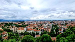 Pană de curent la Bergamo /  Orașul e paralizat, mai mulți oameni au rămas blocați în lifturi / Defecțiune legată cel mai probabil de consumul cauzat de căldură