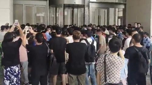 Revolta micilor comercianți din China împotriva Temu, rivalul Amazon / Proteste după ce au primit amenzi considerate nedrepte aplicate de gigantul comerțului online și reținerea banilor pentru bunuri deja vândute