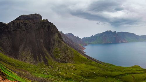 Muntele sacru Paektu din Coreea de Nord, desemnat Geoparc global UNESCO / Mitul care leagă acest vârf de întemeierea Coreei de Nord