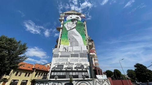 Cea mai mare pictură murală din Transilvania, realizată la Alba Iulia de artistul Irlo. Tema este legată de ecologie, iar vopseaua folosită purifică aerul
